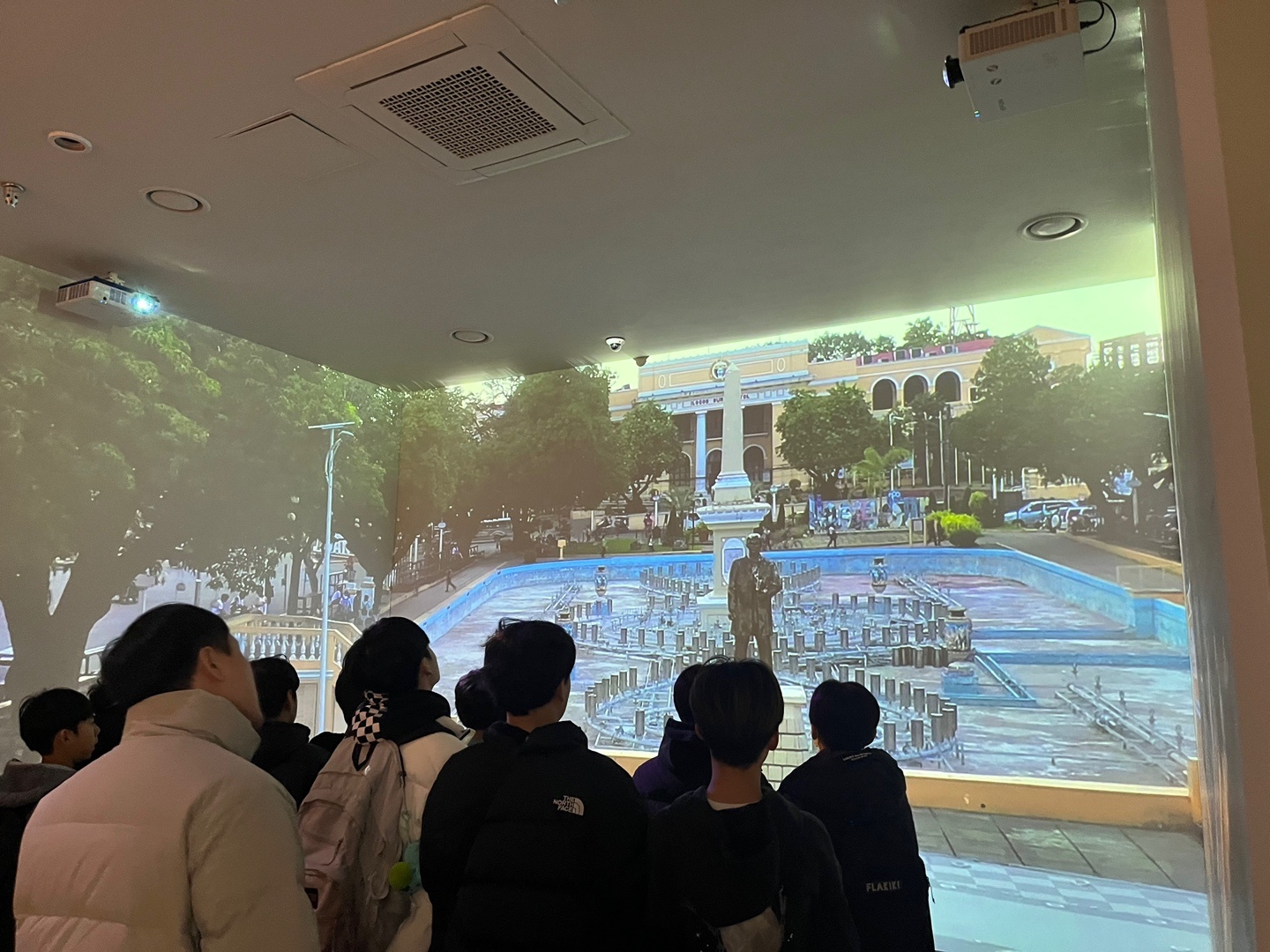 아세안문화원에 방문한 센텀초등학교 학생들2