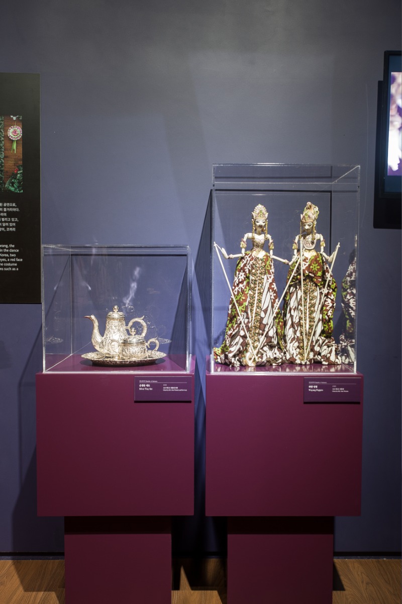 아세안에서 온 외교선물 Diplomatic Gifts from ASEAN (2).jpg