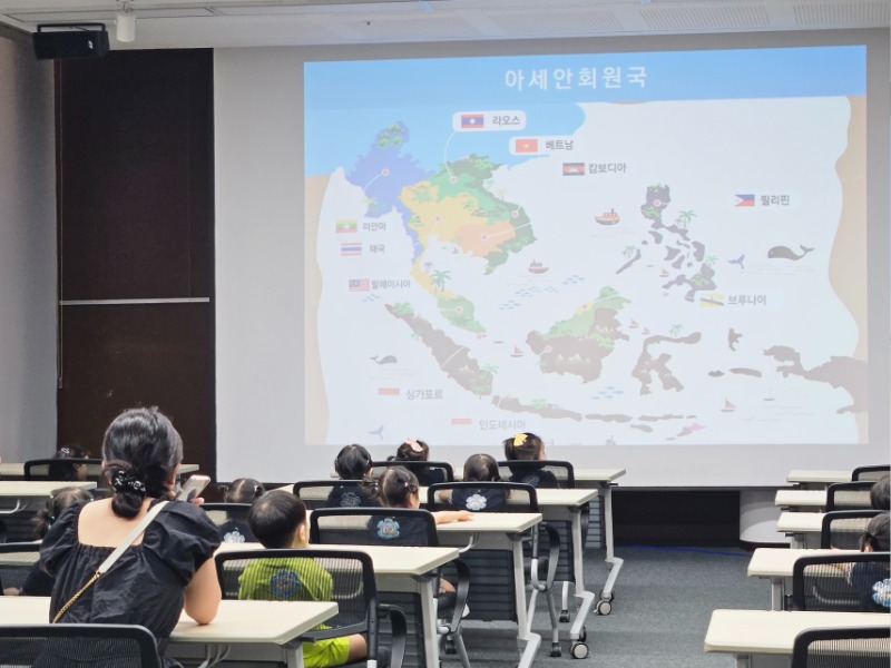[현장사진] KF아세안문화원 단체방문 프로그램(상록어린이집) (1).jpg