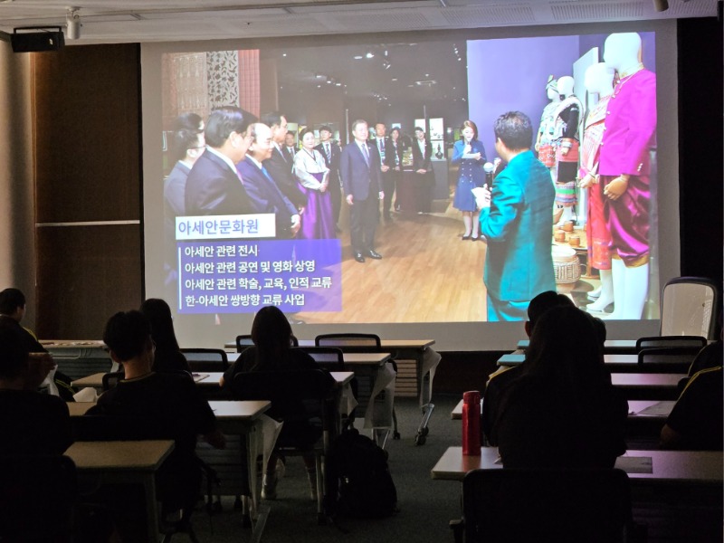 [현장사진] KF아세안문화원 단체방문 프로그램(부흥중 세계문화체험반) (1).jpg