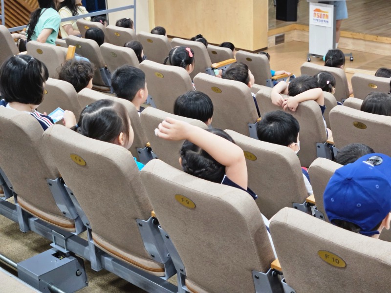 [현장사진] KF아세안문화원 단체방문 프로그램(소명선교어린이집) (1).jpg
