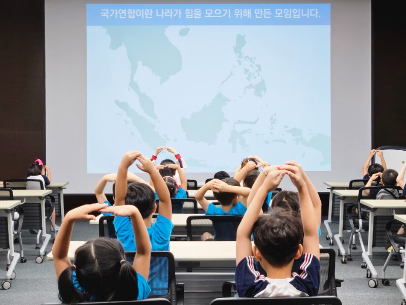 [현장사진] KF아세안문화원 단체방문 프로그램(소명선교어린이집) (3).jpg
